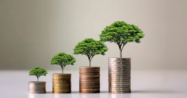 HODL or Trade? A Deep Dive into Long-Term Investing vs. Day Trading Strategies